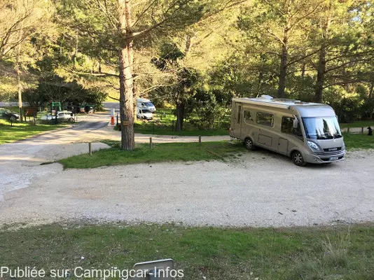 aire camping aire cuges les pins